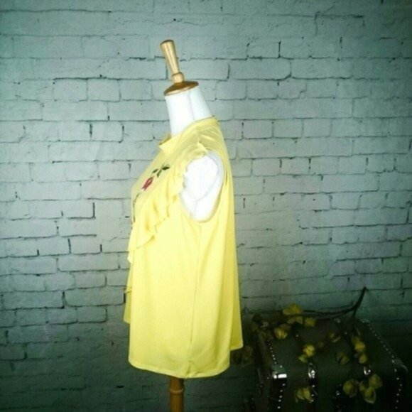 Premise Floral Embroidered Sleeveless Ruffled Top In Yellow Size Large - Picture 2 of 6